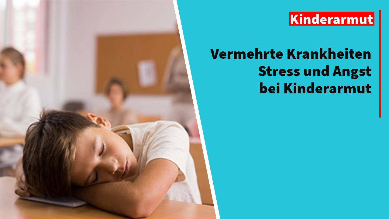 Erschöpfter Junge liegt mit dem Kopf auf den Armen über seiner Schulbank, Mitschüler unscharf im Hintergrund – stille Folgen von Armut im Kindesalter