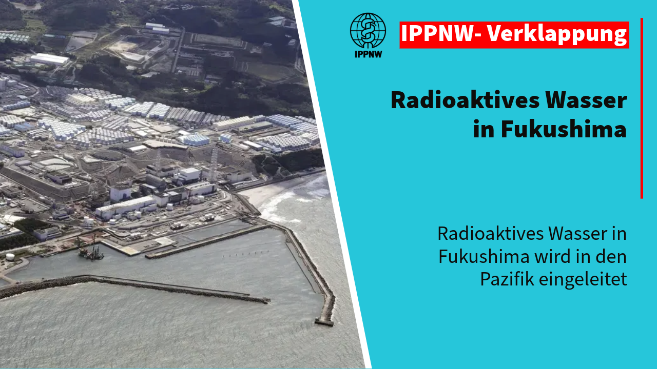Luftaufnahme des Atomkraftwerks Fukushima an der Küste mit Reihen von Wassertanks und Hafenmolen im Meer – Ausgangspunkt der Debatte um eingeleitetes Kühlwasser