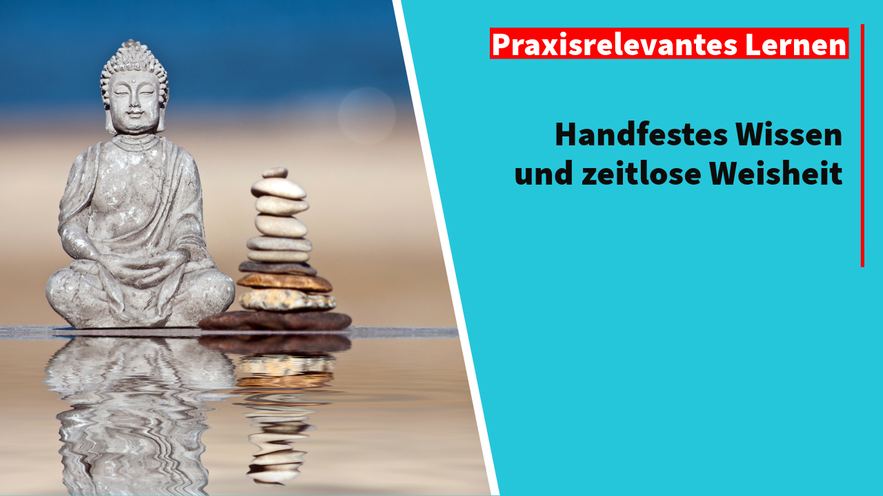 Steinerne Buddhafigur und ein balancierter Steinturm spiegeln sich im ruhigen Wasser am Strand – Sinnbild für Beständigkeit im Wandel